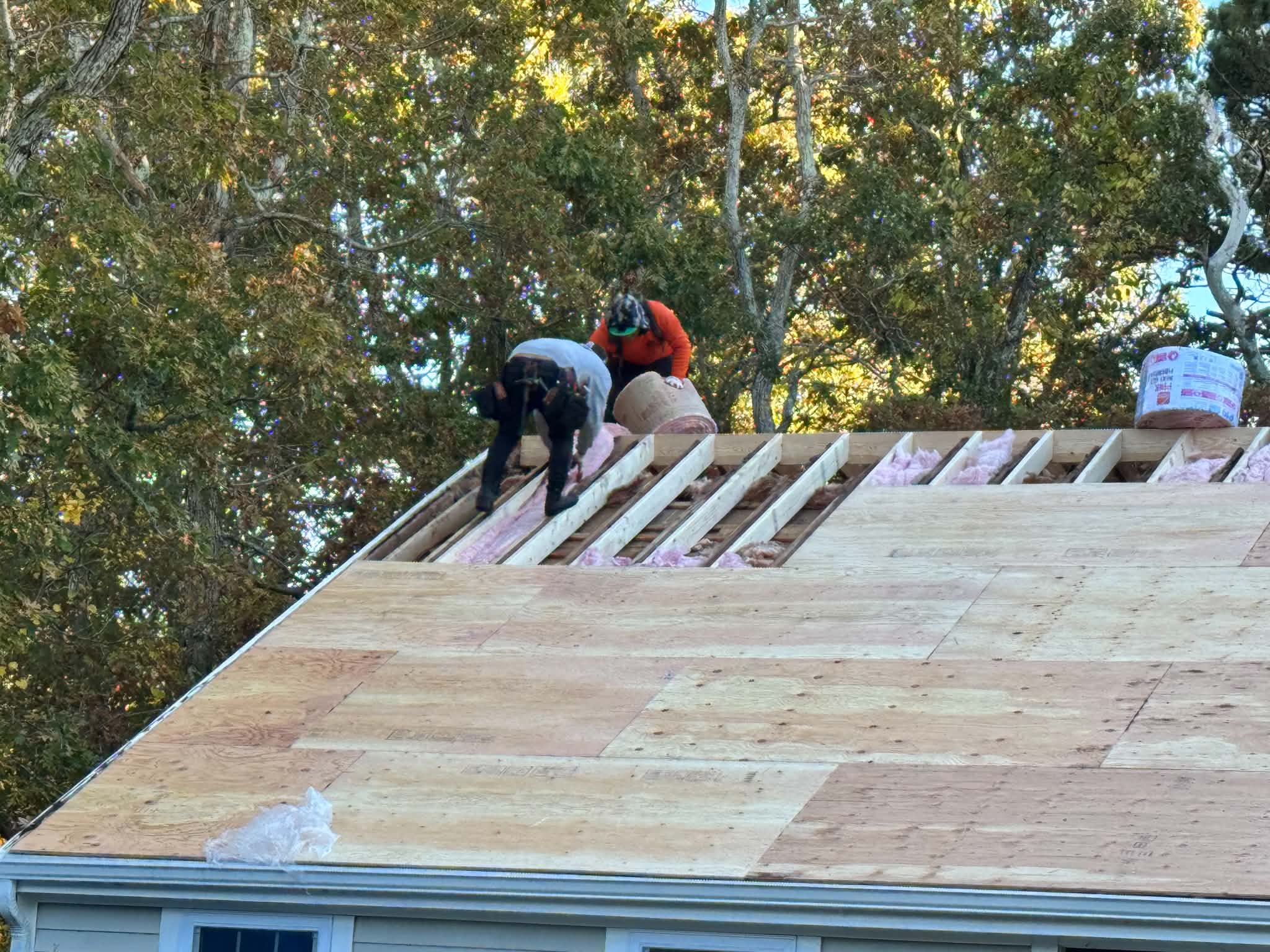 A worker fitting roof sheathing